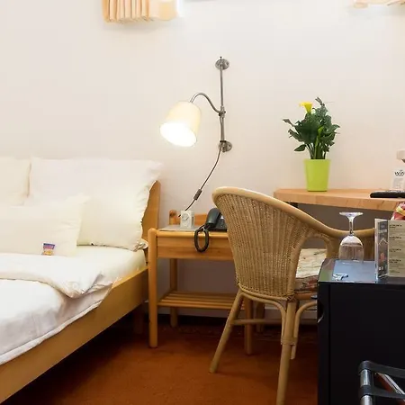 Zum Kuhhirten מלון