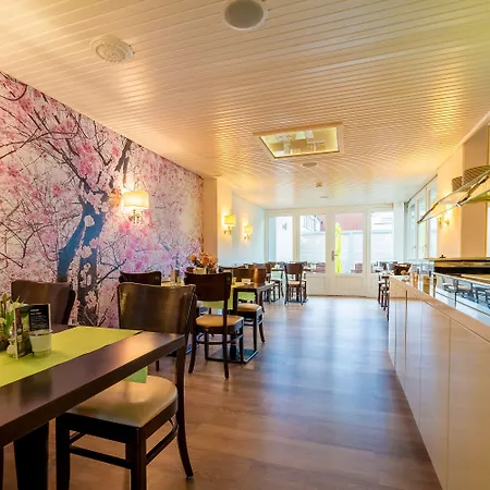 Zum Kuhhirten מלון 3*